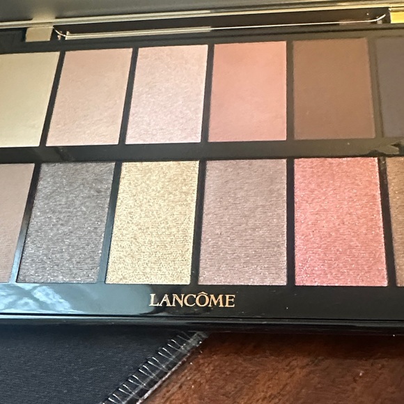 Lancome Eyeshadow Palette - Rose Gold palette. Holiday 2024 - Picture 3 of 8